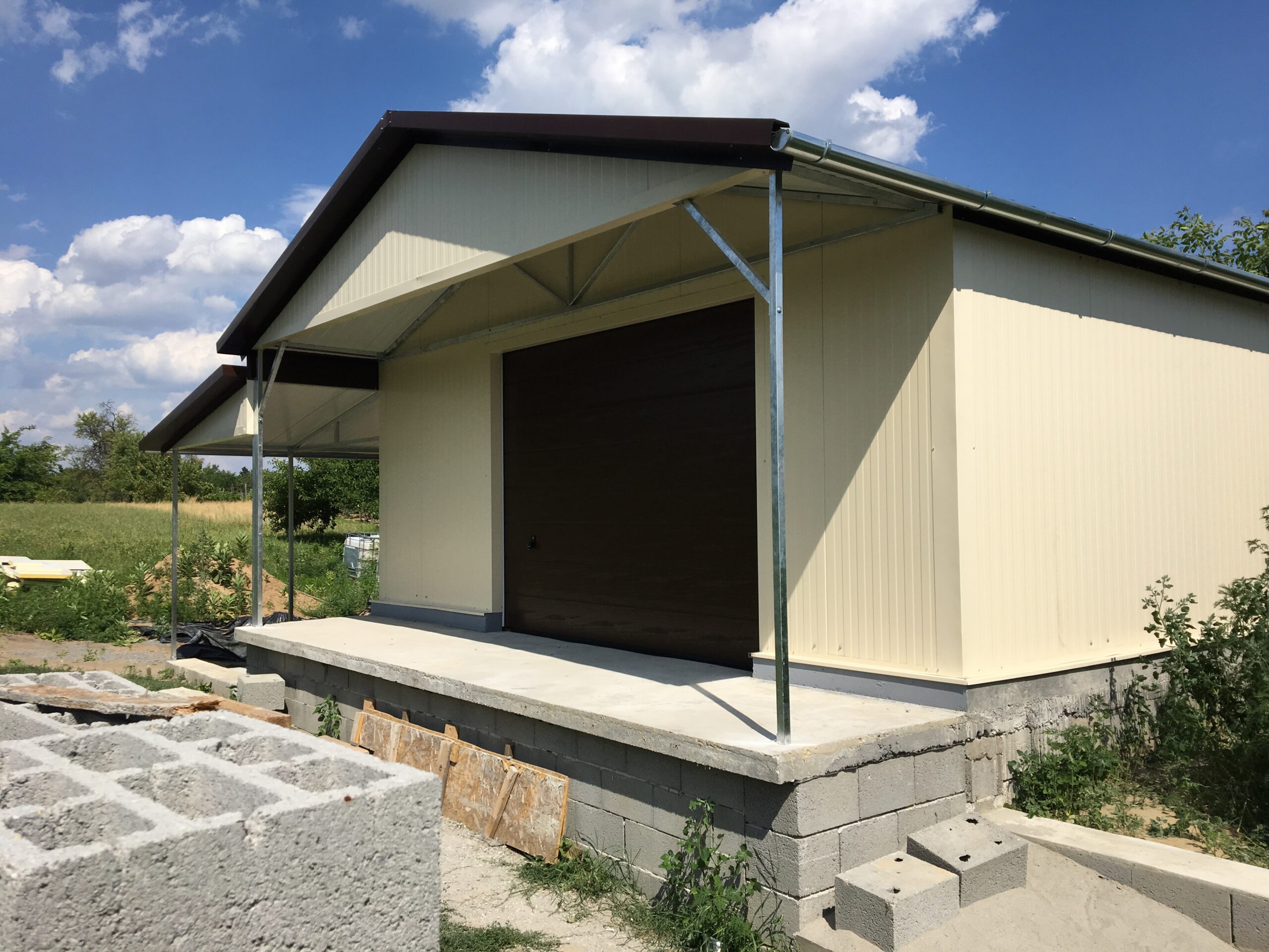 Szigetelt présház szendvicspanelből Monoron