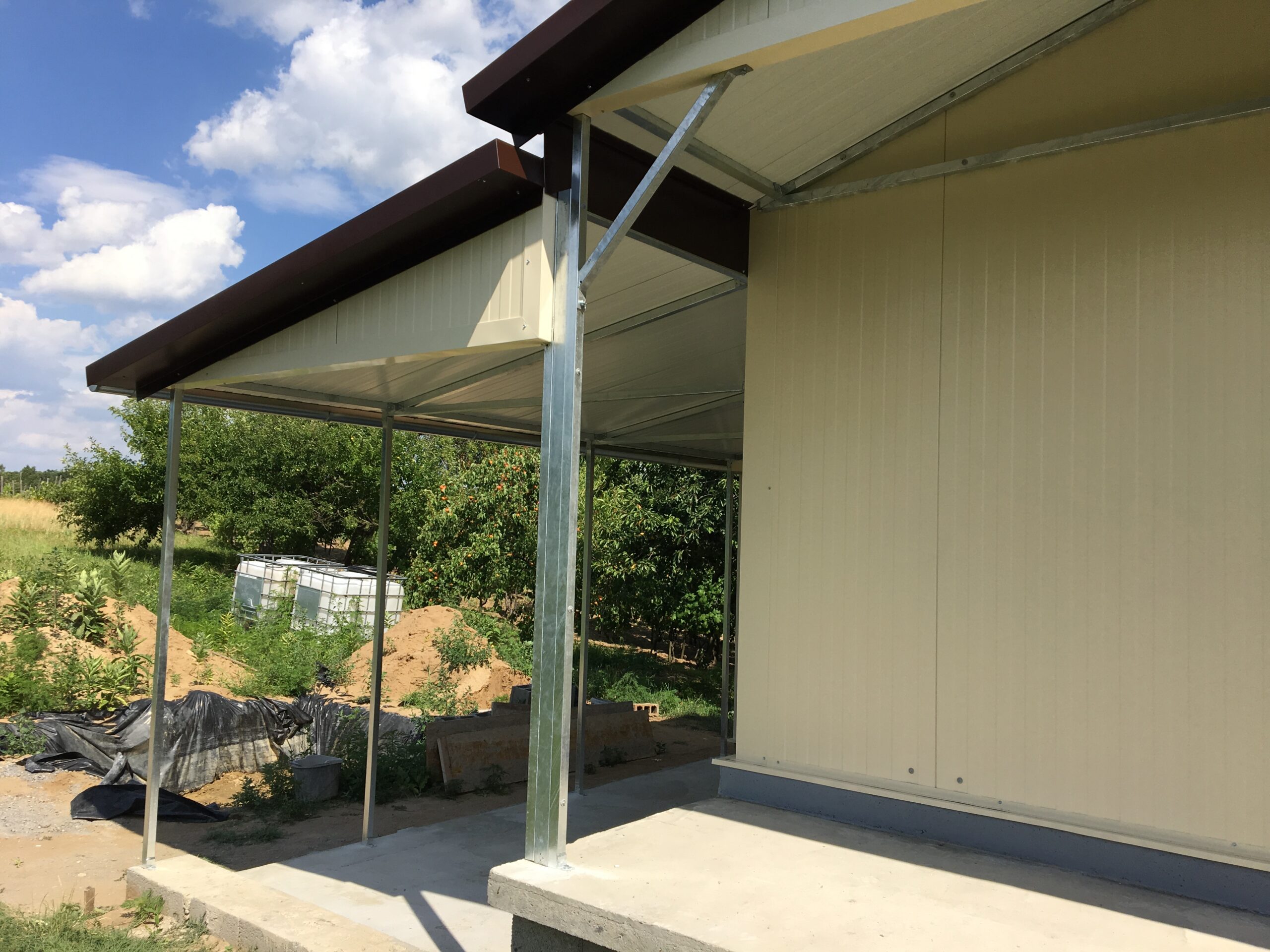 Szigetelt présház szendvicspanelből Monoron